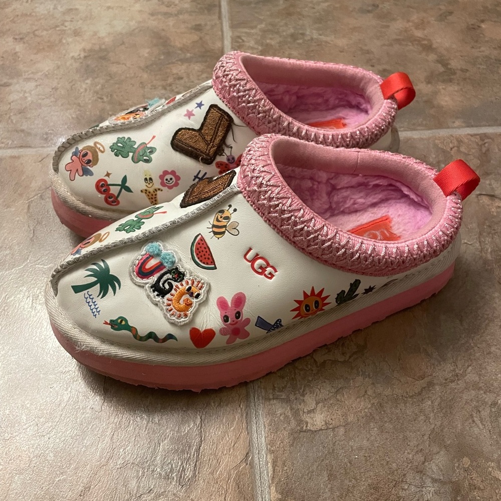 Pre-Loved Girls UGG Clogs -Sz 2- (Big Kid)